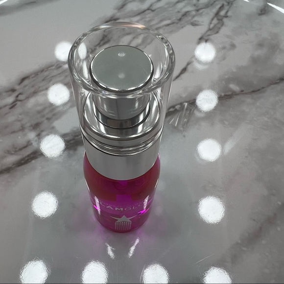 Glamglow Glowsetter Hydrating Makeup Setting Spray - Picture 3 of 8